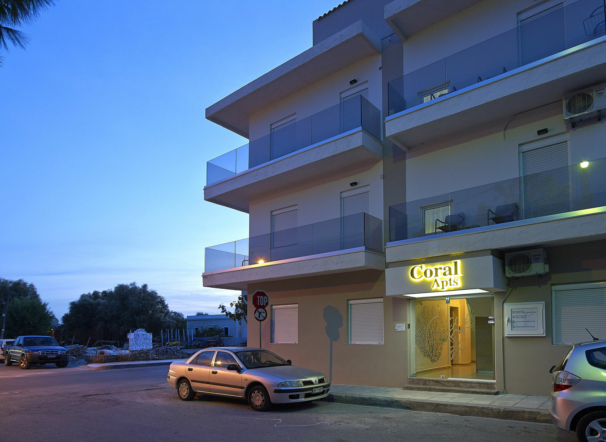 Coral Apartments Ierápetra Esterno foto